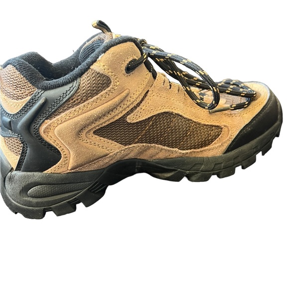 RedHead brand boys size 6 hiking all weather lace boots in excellent condition - Picture 3 of 7